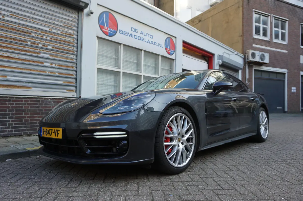 4.0 GTS V8 BiTurbo | Sport Chrono | Luchtvering | Panoramadak | Adaptive + Lane | 4x Memory Verwarming Koeling | Soft close | Sfeerverlichting | Nieuwprijs ca € 226.000,-