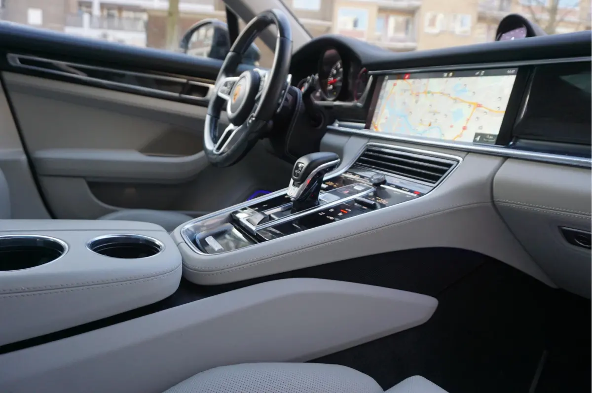4.0 GTS V8 BiTurbo | Sport Chrono | Luchtvering | Panoramadak | Adaptive + Lane | 4x Memory Verwarming Koeling | Soft close | Sfeerverlichting | Nieuwprijs ca € 226.000,-