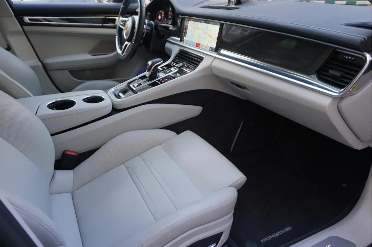 4.0 GTS V8 BiTurbo | Sport Chrono | Luchtvering | Panoramadak | Adaptive + Lane | 4x Memory Verwarming Koeling | Soft close | Sfeerverlichting | Nieuwprijs ca € 226.000,-