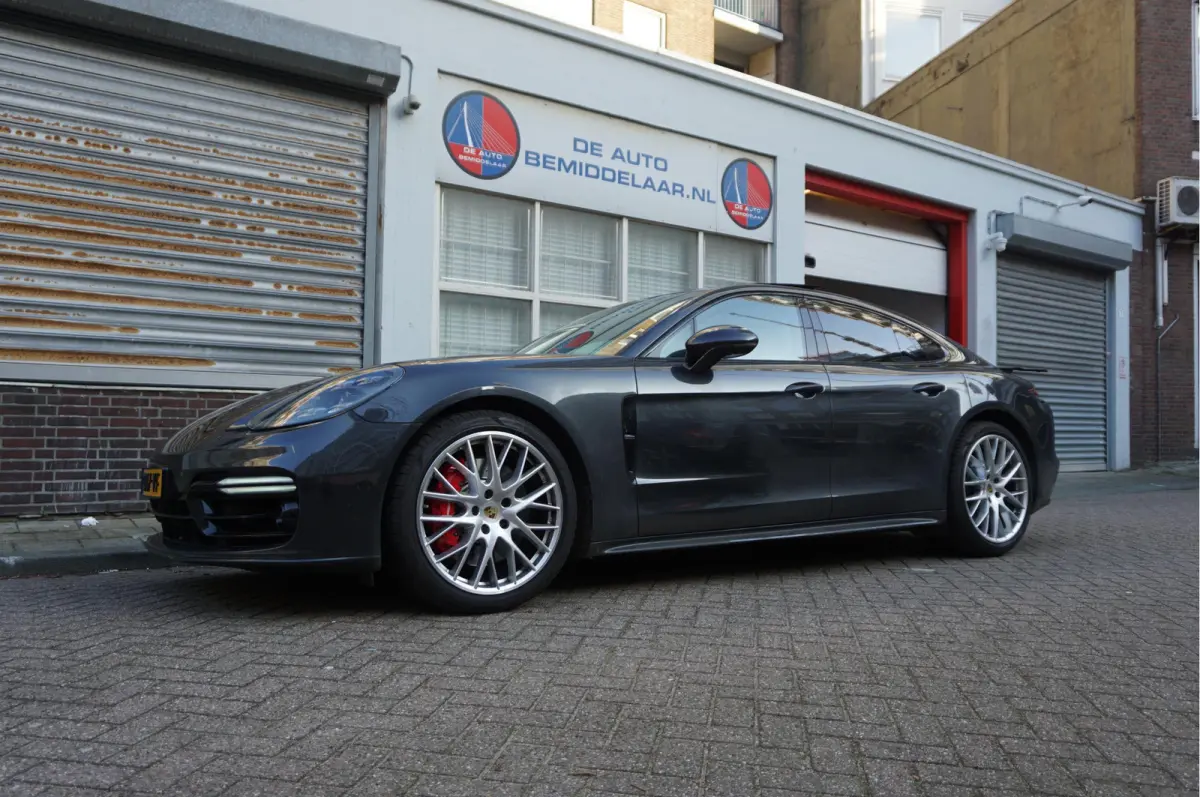 4.0 GTS V8 BiTurbo | Sport Chrono | Luchtvering | Panoramadak | Adaptive + Lane | 4x Memory Verwarming Koeling | Soft close | Sfeerverlichting | Nieuwprijs ca € 226.000,-