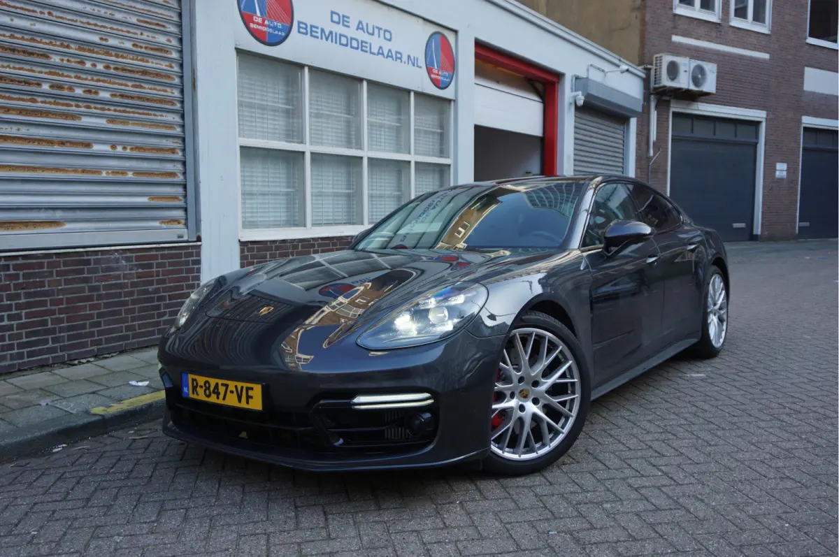 4.0 GTS V8 BiTurbo | Sport Chrono | Luchtvering | Panoramadak | Adaptive + Lane | 4x Memory Verwarming Koeling | Soft close | Sfeerverlichting | Nieuwprijs ca € 226.000,-