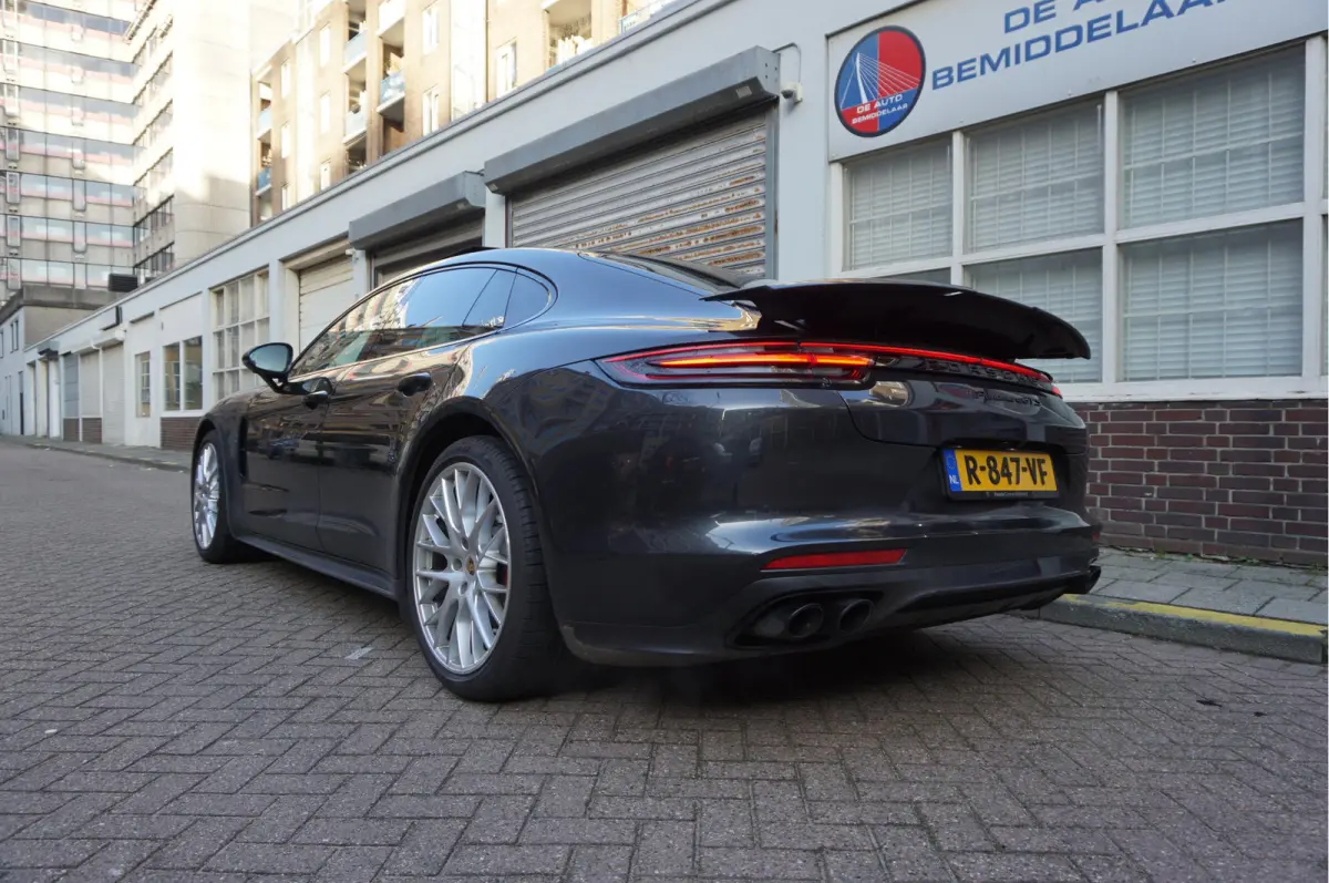 4.0 GTS V8 BiTurbo | Sport Chrono | Luchtvering | Panoramadak | Adaptive + Lane | 4x Memory Verwarming Koeling | Soft close | Sfeerverlichting | Nieuwprijs ca € 226.000,-
