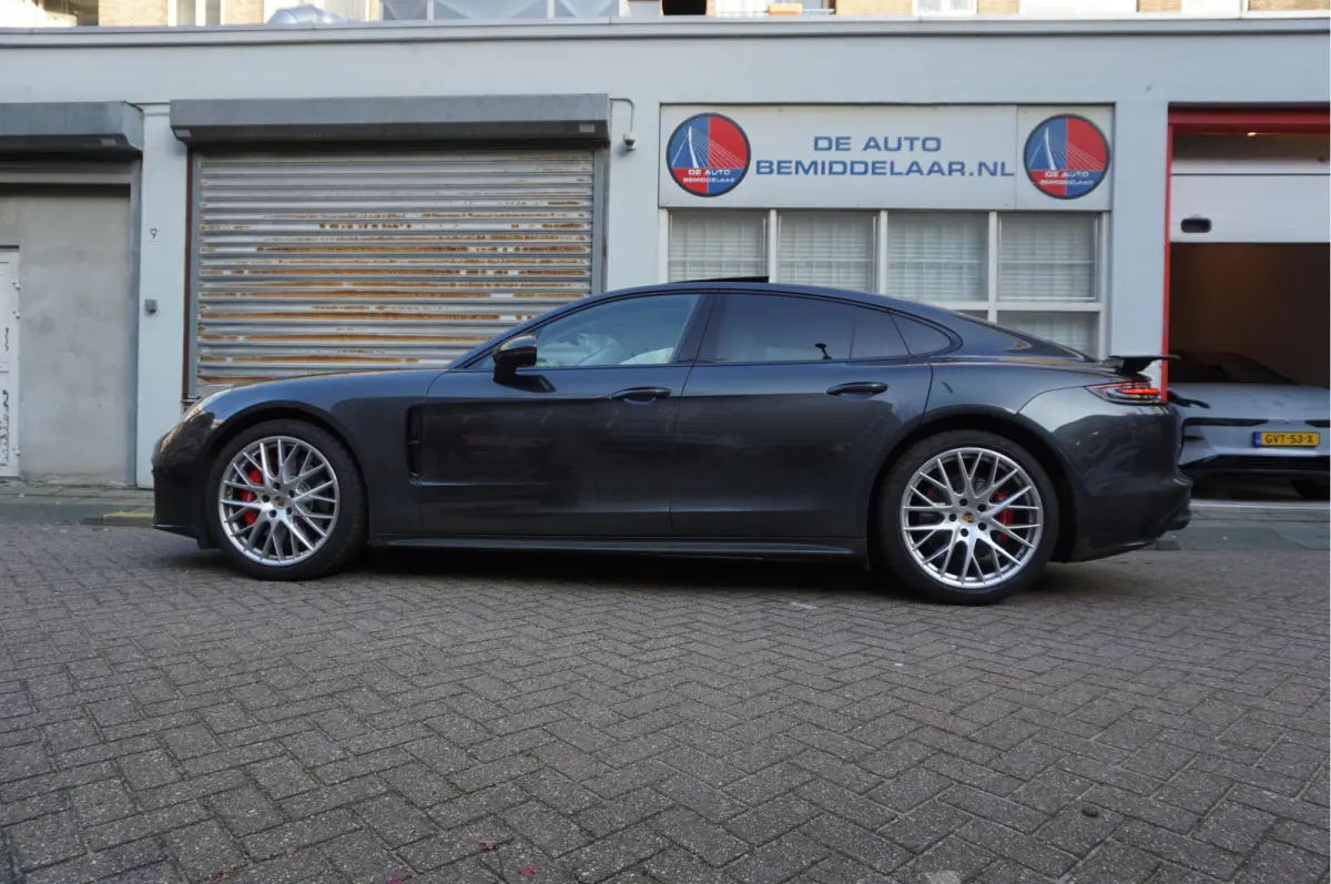 4.0 GTS V8 BiTurbo | Sport Chrono | Luchtvering | Panoramadak | Adaptive + Lane | 4x Memory Verwarming Koeling | Soft close | Sfeerverlichting | Nieuwprijs ca € 226.000,-