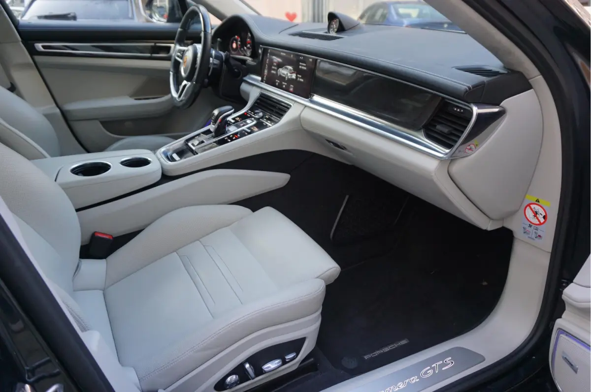 4.0 GTS V8 BiTurbo | Sport Chrono | Luchtvering | Panoramadak | Adaptive + Lane | 4x Memory Verwarming Koeling | Soft close | Sfeerverlichting | Nieuwprijs ca € 226.000,-