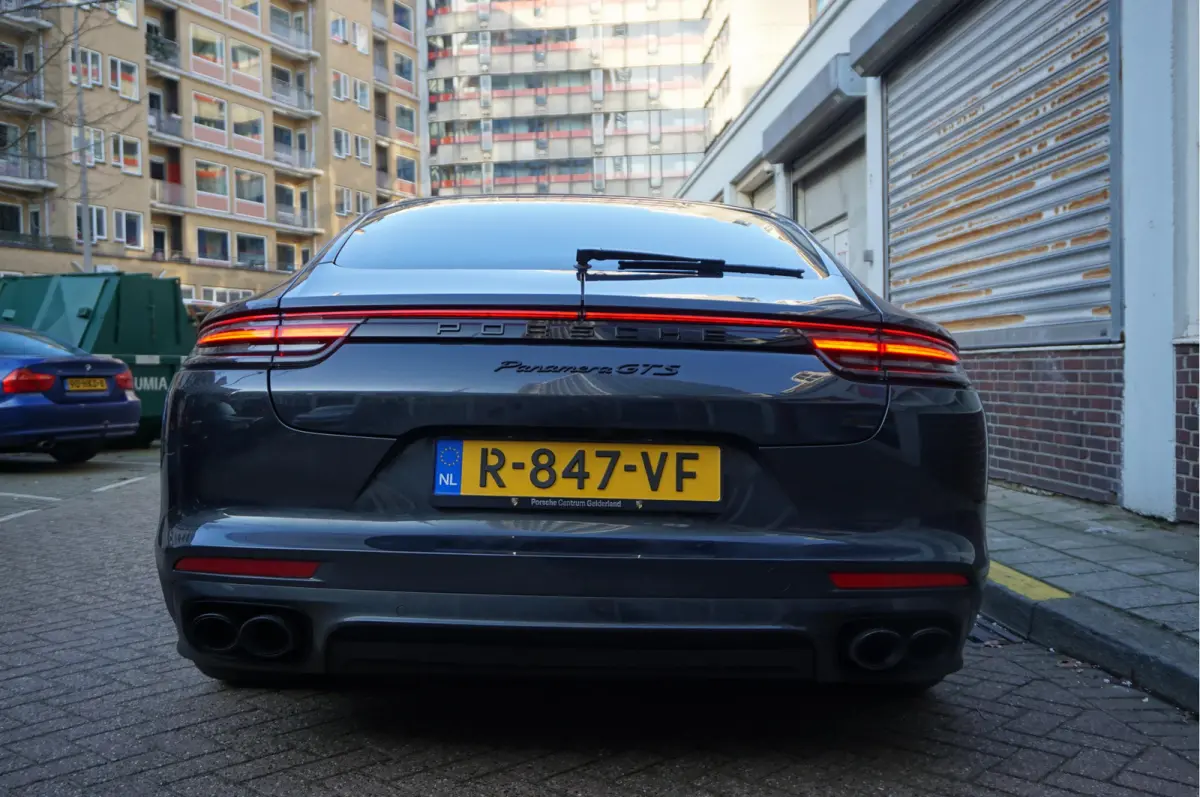 4.0 GTS V8 BiTurbo | Sport Chrono | Luchtvering | Panoramadak | Adaptive + Lane | 4x Memory Verwarming Koeling | Soft close | Sfeerverlichting | Nieuwprijs ca € 226.000,-