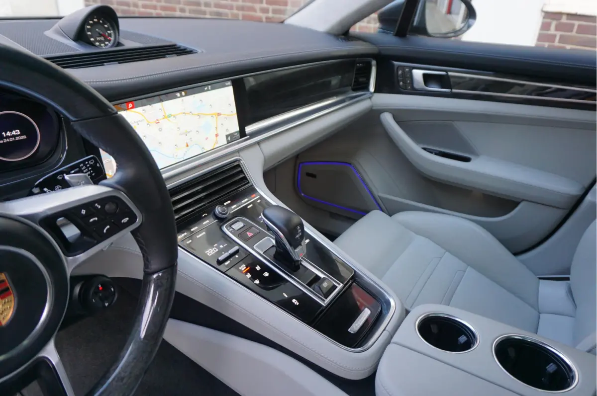 4.0 GTS V8 BiTurbo | Sport Chrono | Luchtvering | Panoramadak | Adaptive + Lane | 4x Memory Verwarming Koeling | Soft close | Sfeerverlichting | Nieuwprijs ca € 226.000,-