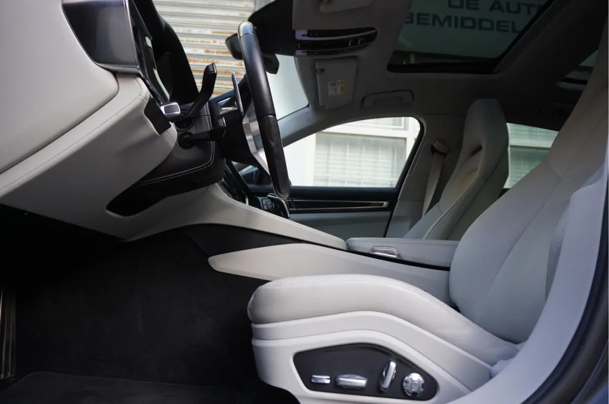4.0 GTS V8 BiTurbo | Sport Chrono | Luchtvering | Panoramadak | Adaptive + Lane | 4x Memory Verwarming Koeling | Soft close | Sfeerverlichting | Nieuwprijs ca € 226.000,-