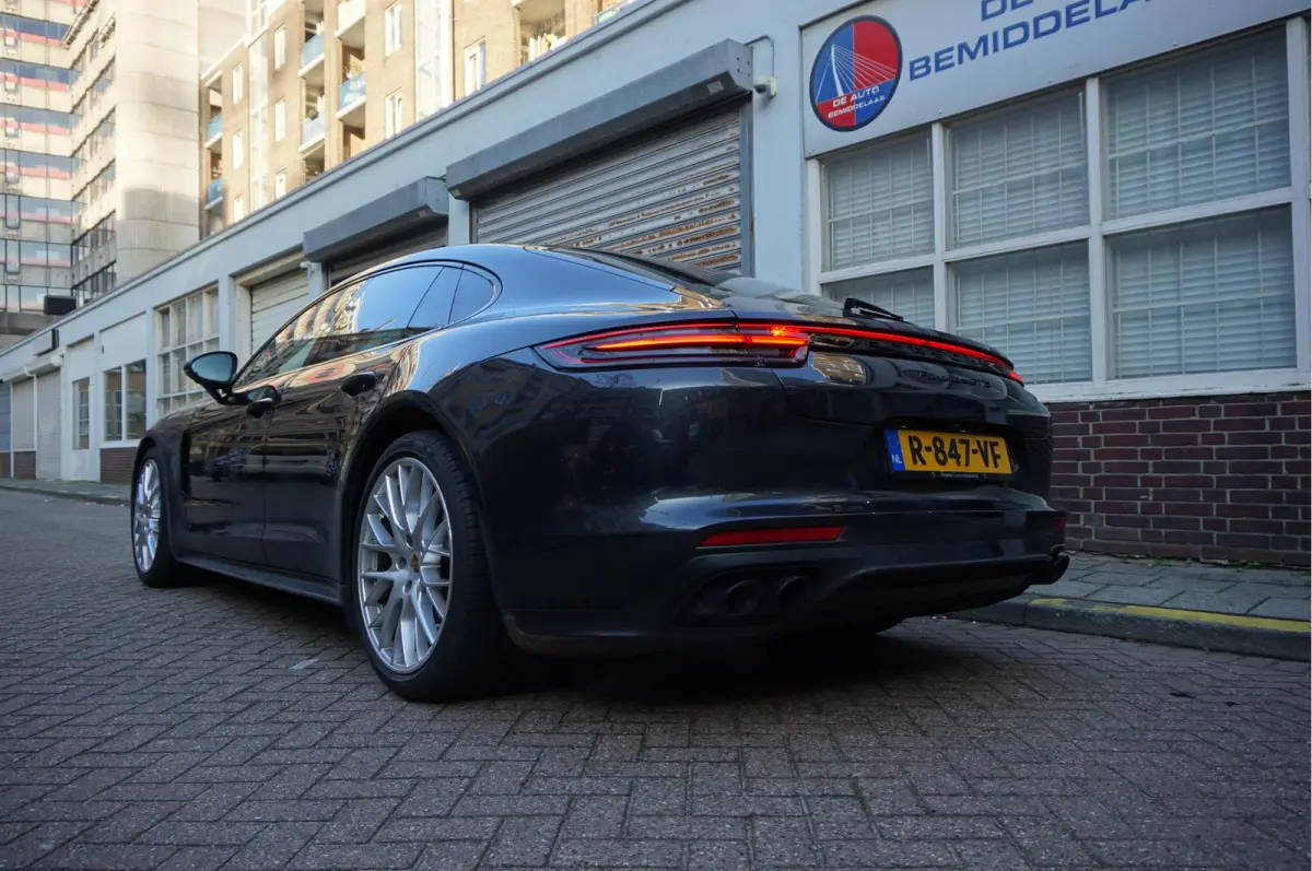 4.0 GTS V8 BiTurbo | Sport Chrono | Luchtvering | Panoramadak | Adaptive + Lane | 4x Memory Verwarming Koeling | Soft close | Sfeerverlichting | Nieuwprijs ca € 226.000,-
