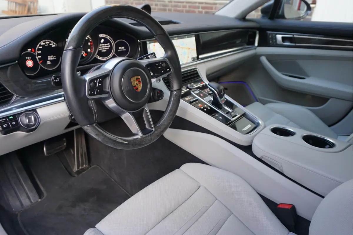4.0 GTS V8 BiTurbo | Sport Chrono | Luchtvering | Panoramadak | Adaptive + Lane | 4x Memory Verwarming Koeling | Soft close | Sfeerverlichting | Nieuwprijs ca € 226.000,-