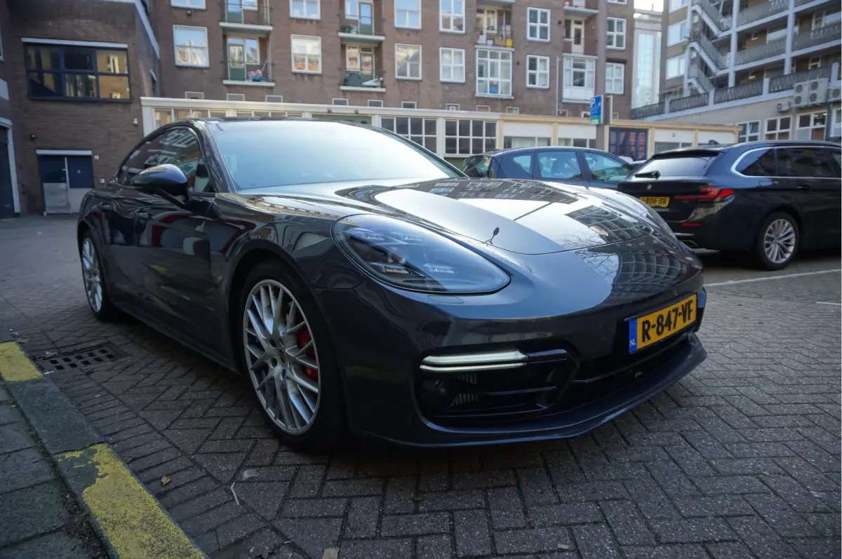 4.0 GTS V8 BiTurbo | Sport Chrono | Luchtvering | Panoramadak | Adaptive + Lane | 4x Memory Verwarming Koeling | Soft close | Sfeerverlichting | Nieuwprijs ca € 226.000,-