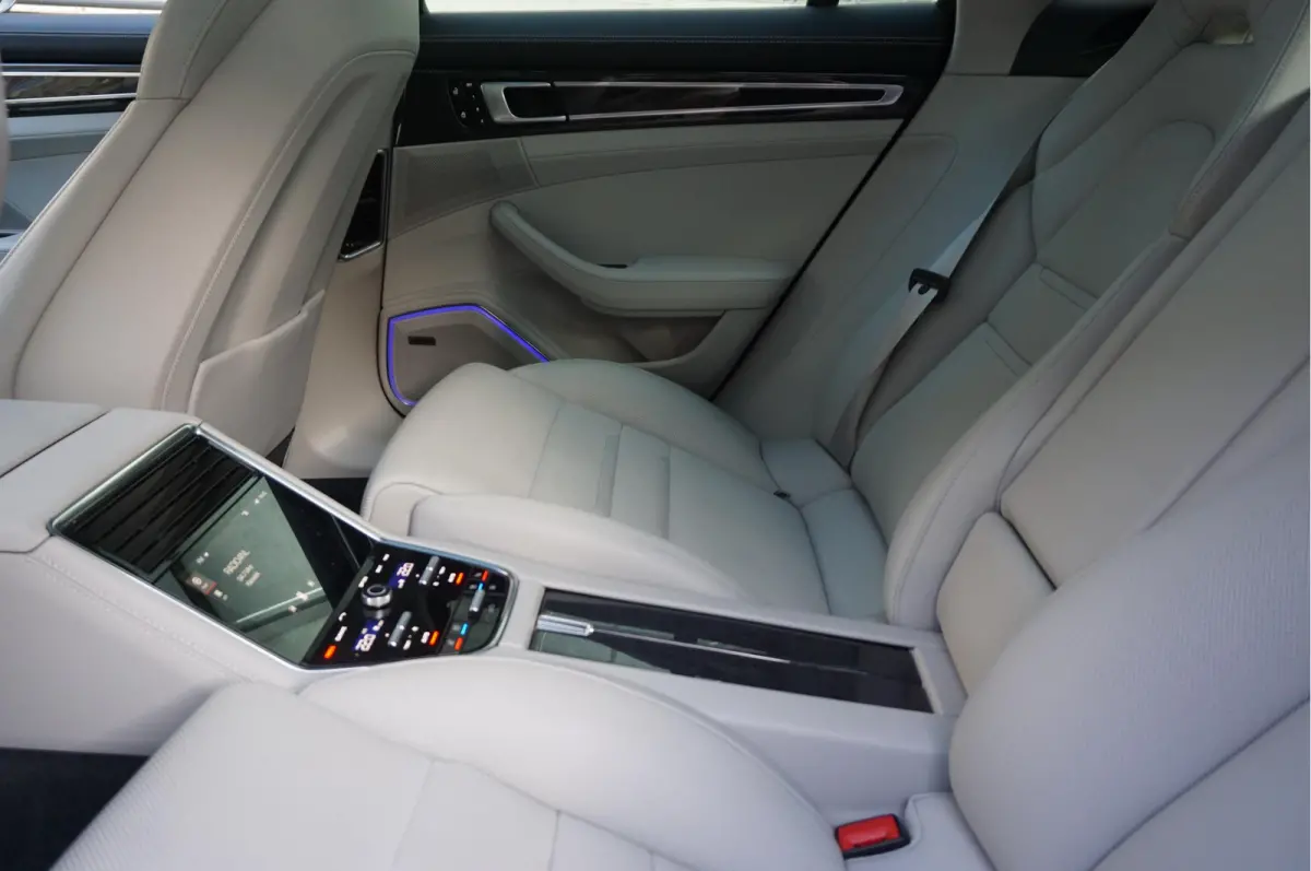 4.0 GTS V8 BiTurbo | Sport Chrono | Luchtvering | Panoramadak | Adaptive + Lane | 4x Memory Verwarming Koeling | Soft close | Sfeerverlichting | Nieuwprijs ca € 226.000,-