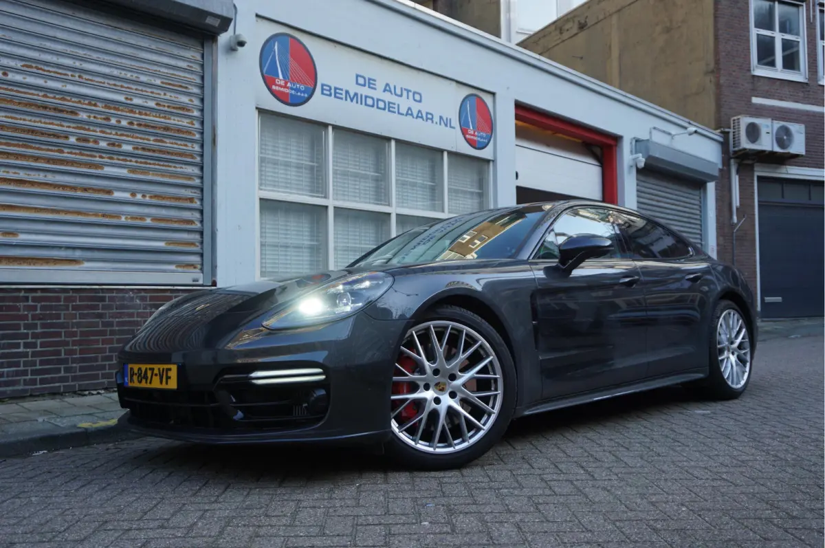 4.0 GTS V8 BiTurbo | Sport Chrono | Luchtvering | Panoramadak | Adaptive + Lane | 4x Memory Verwarming Koeling | Soft close | Sfeerverlichting | Nieuwprijs ca € 226.000,-
