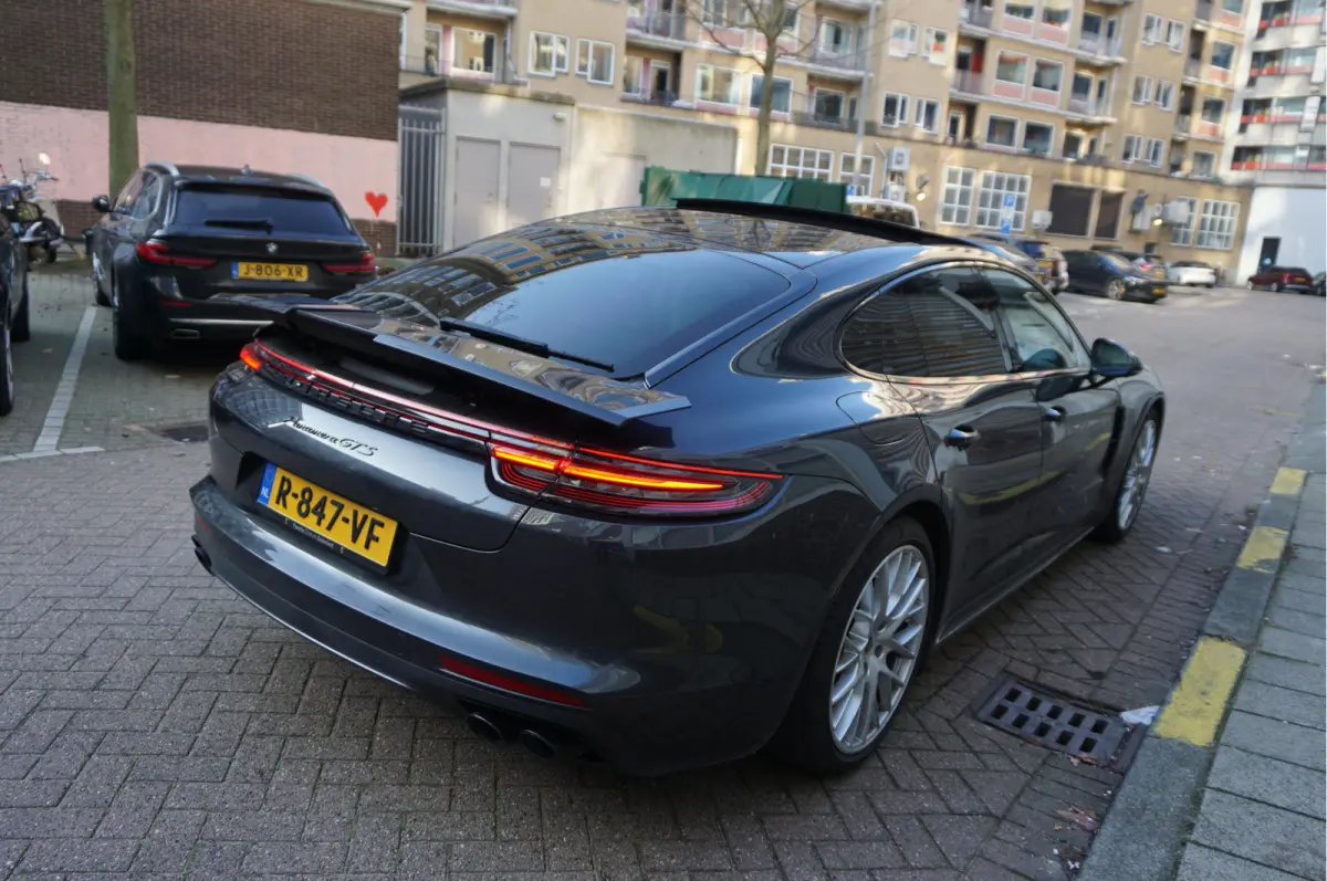 4.0 GTS V8 BiTurbo | Sport Chrono | Luchtvering | Panoramadak | Adaptive + Lane | 4x Memory Verwarming Koeling | Soft close | Sfeerverlichting | Nieuwprijs ca € 226.000,-