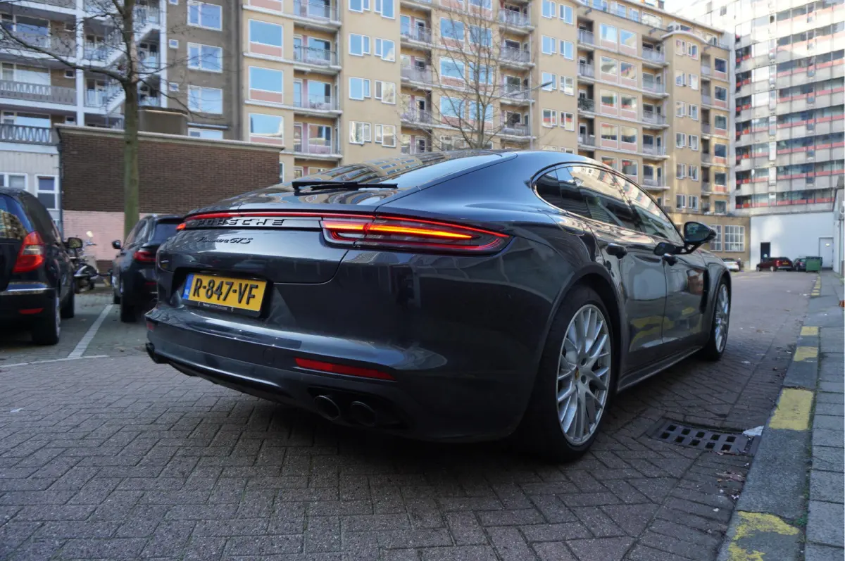 4.0 GTS V8 BiTurbo | Sport Chrono | Luchtvering | Panoramadak | Adaptive + Lane | 4x Memory Verwarming Koeling | Soft close | Sfeerverlichting | Nieuwprijs ca € 226.000,-