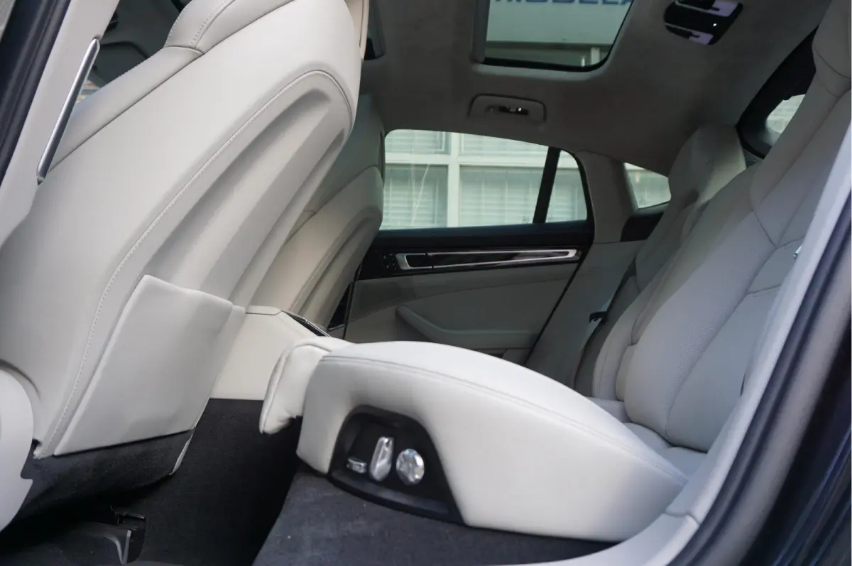 4.0 GTS V8 BiTurbo | Sport Chrono | Luchtvering | Panoramadak | Adaptive + Lane | 4x Memory Verwarming Koeling | Soft close | Sfeerverlichting | Nieuwprijs ca € 226.000,-