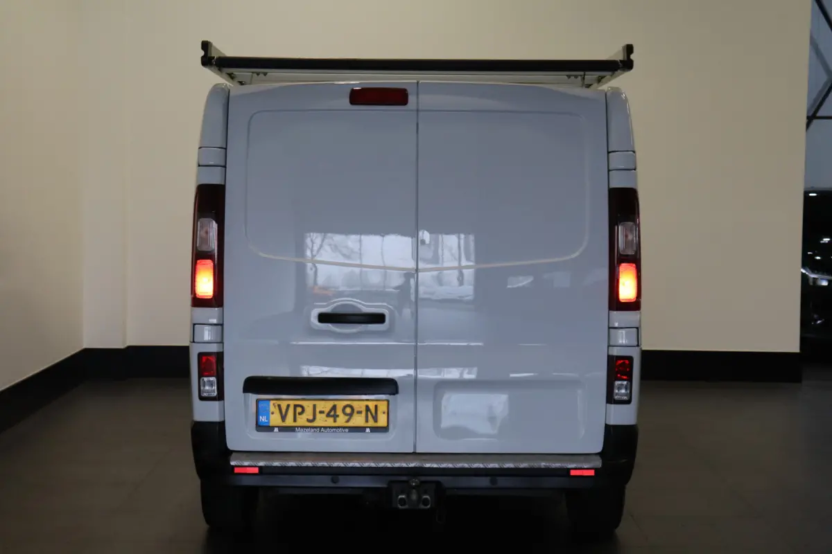 2.0 dCi 130PK L2 EURO 6 - Airco - Cruise - PDC - € 14.900,- Excl.