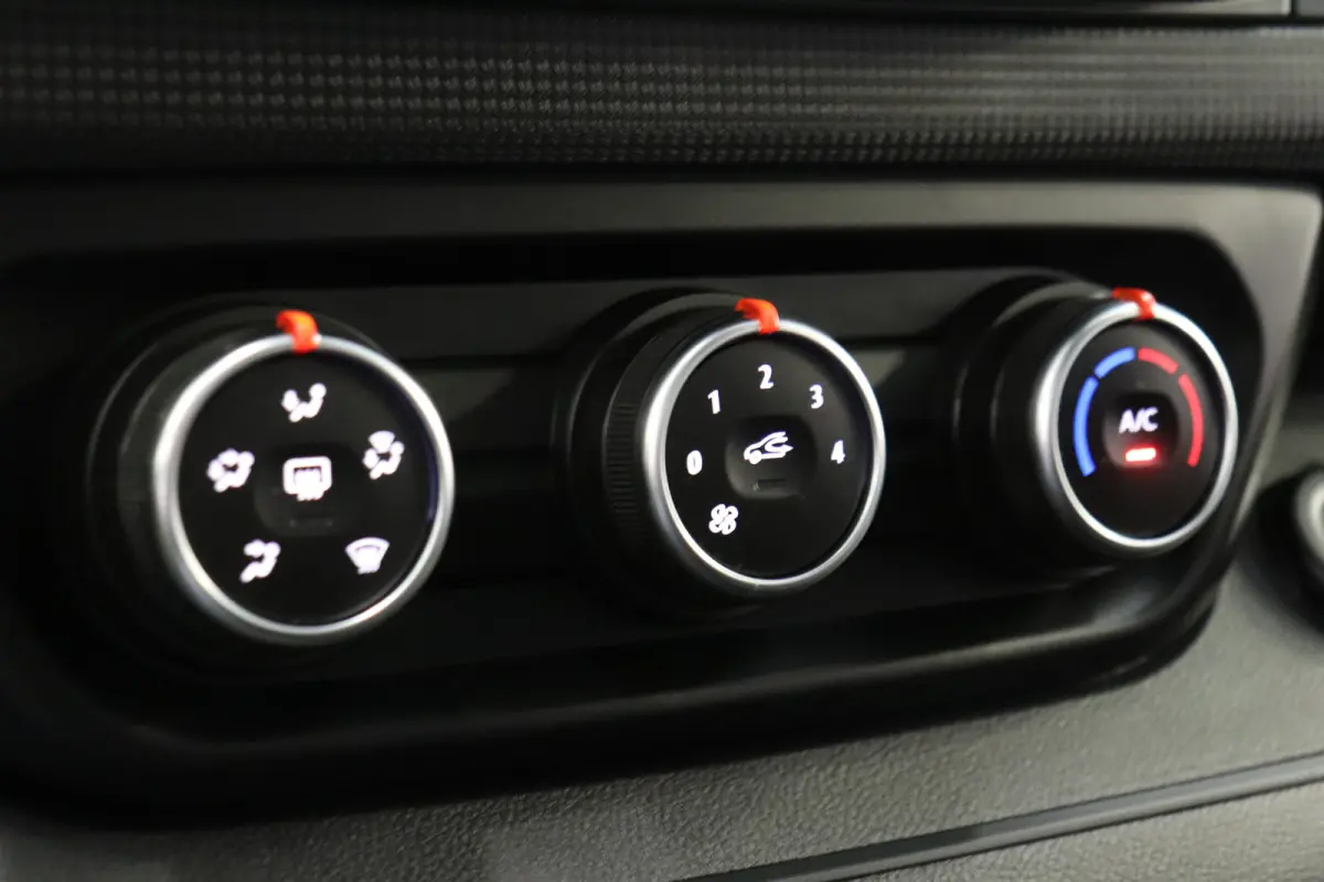 2.0 dCi 130PK L2 EURO 6 - Airco - Cruise - PDC - € 14.900,- Excl.