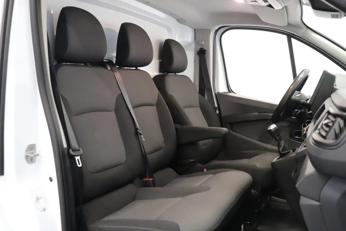 2.0 dCi 130PK L2 EURO 6 - Airco - Cruise - PDC - € 14.900,- Excl.