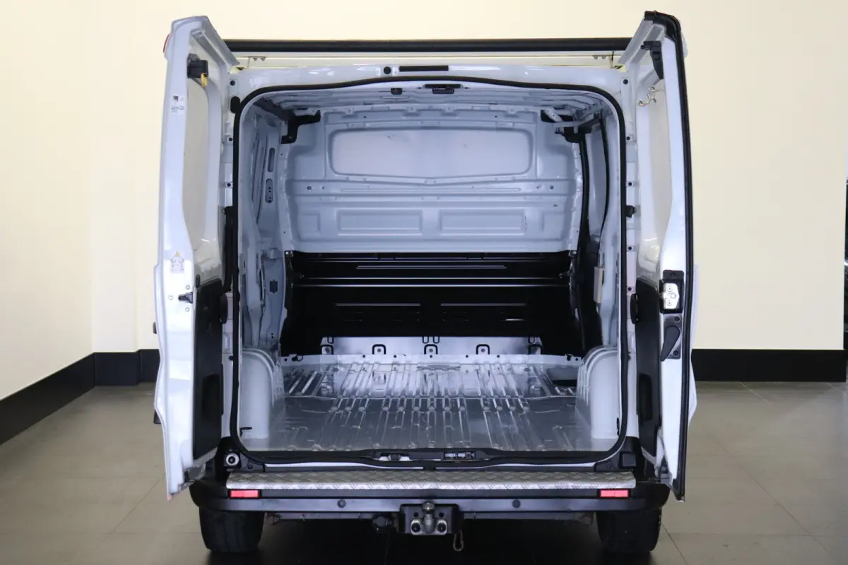 2.0 dCi 130PK L2 EURO 6 - Airco - Cruise - PDC - € 14.900,- Excl.