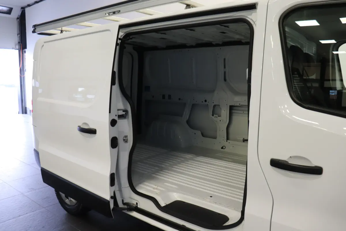 2.0 dCi 130PK L2 EURO 6 - Airco - Cruise - PDC - € 14.900,- Excl.