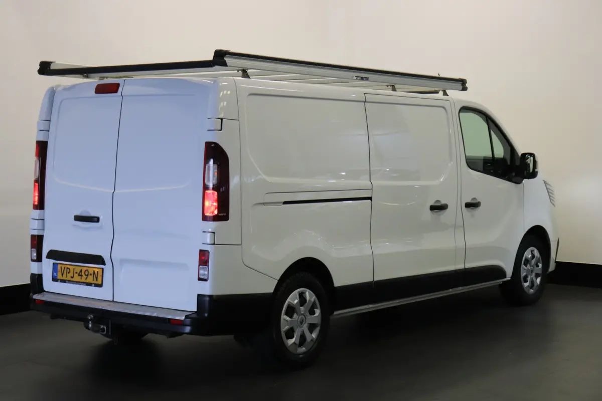 2.0 dCi 130PK L2 EURO 6 - Airco - Cruise - PDC - € 14.900,- Excl.