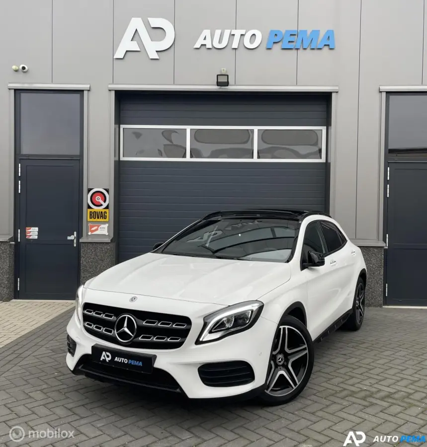 Mercedes-Benz GLA-Klasse 180 AMG Line Pano Camera