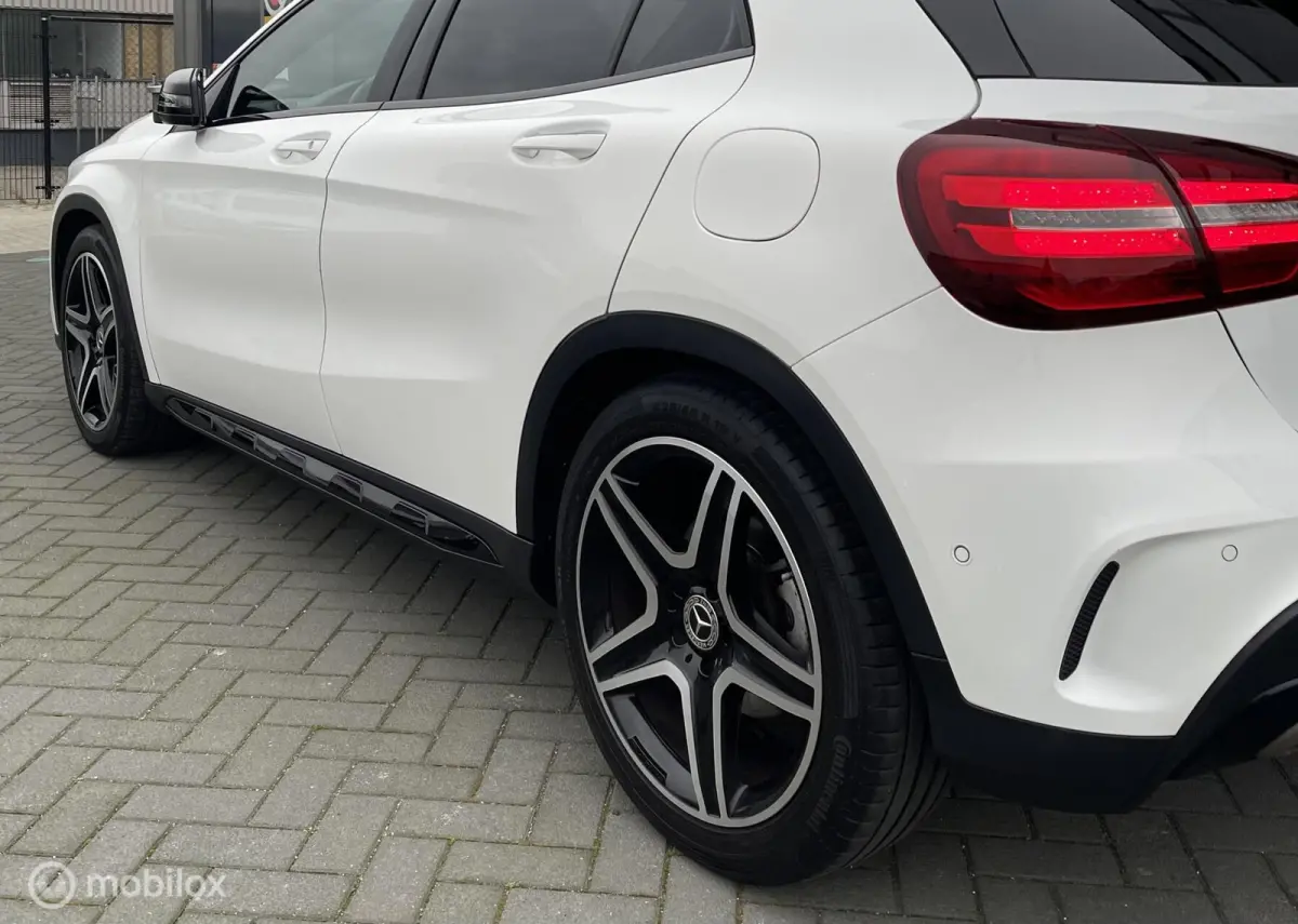 Mercedes-Benz GLA-Klasse 180 AMG Line Pano Camera