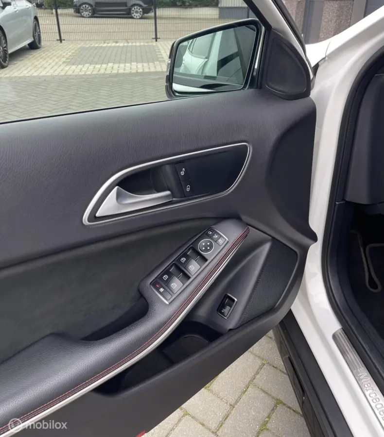 Mercedes-Benz GLA-Klasse 180 AMG Line Pano Camera