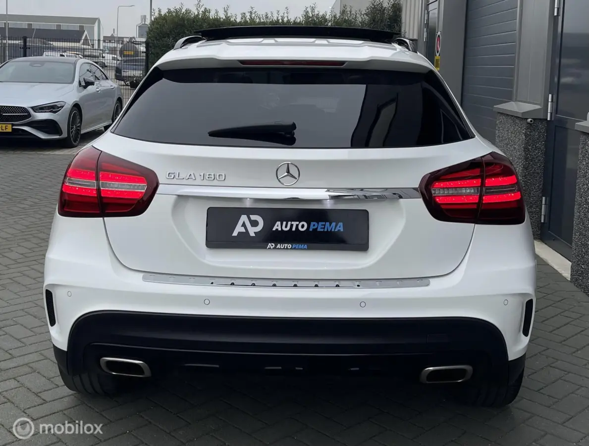 Mercedes-Benz GLA-Klasse 180 AMG Line Pano Camera