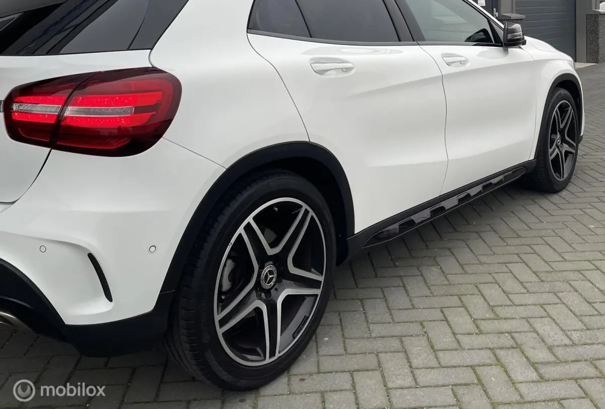 Mercedes-Benz GLA-Klasse 180 AMG Line Pano Camera