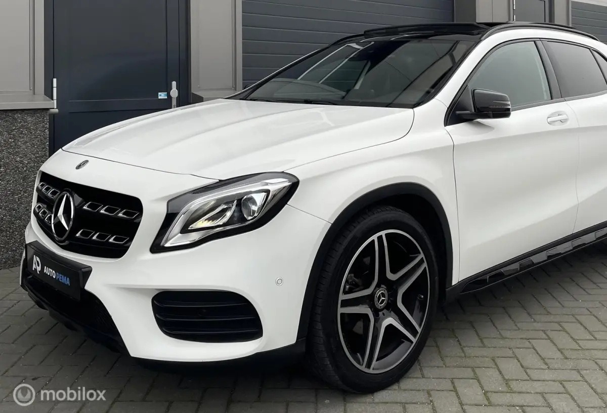 Mercedes-Benz GLA-Klasse 180 AMG Line Pano Camera
