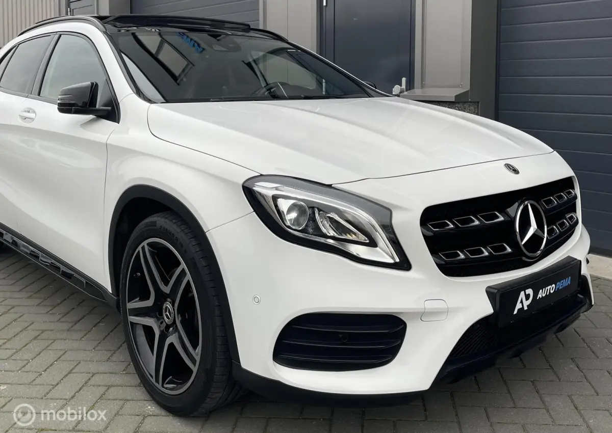 Mercedes-Benz GLA-Klasse 180 AMG Line Pano Camera