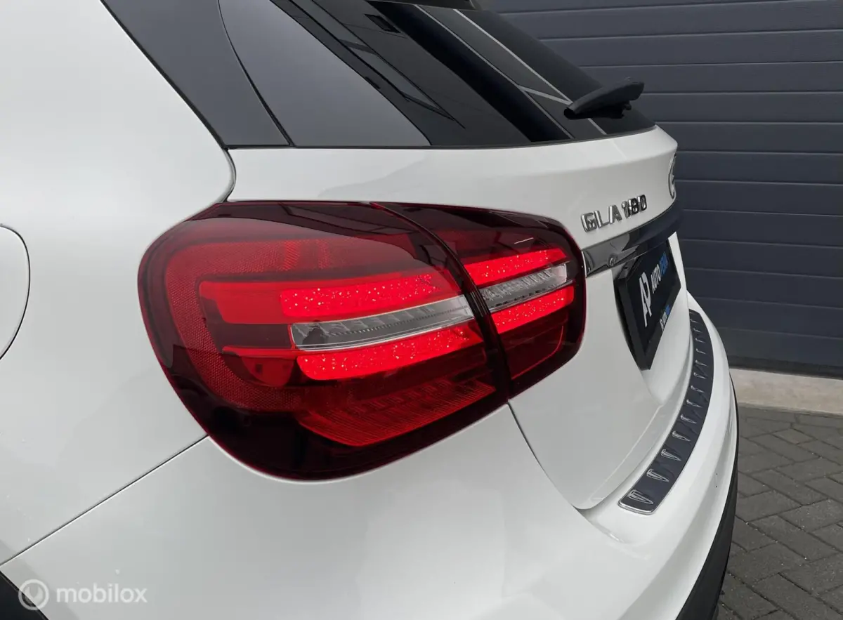 Mercedes-Benz GLA-Klasse 180 AMG Line Pano Camera