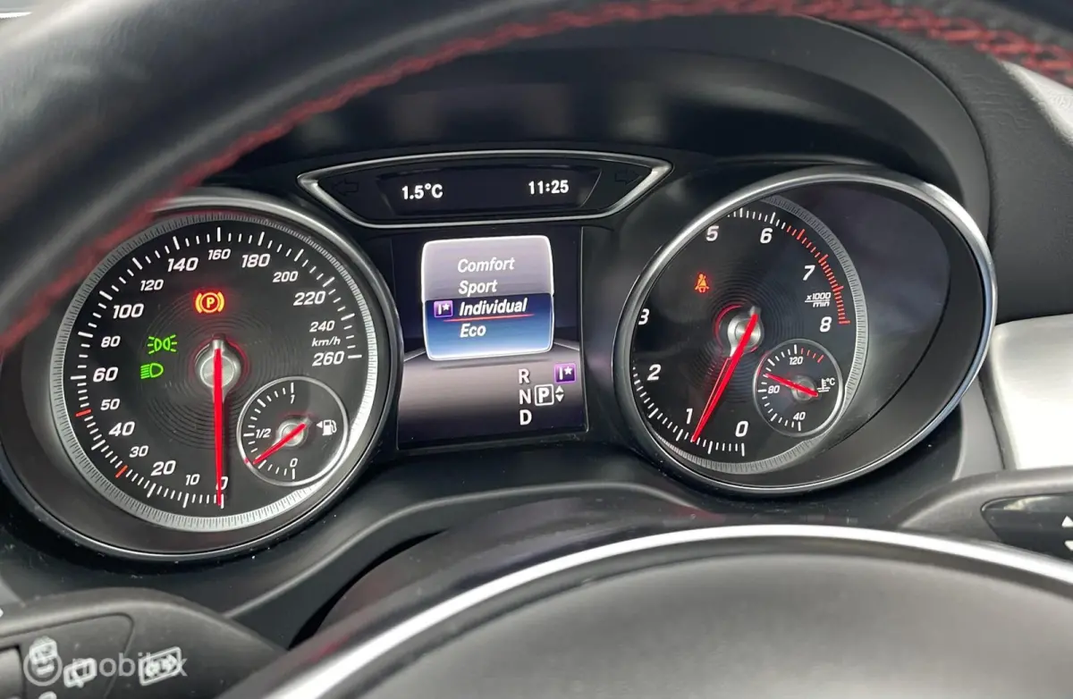 Mercedes-Benz GLA-Klasse 180 AMG Line Pano Camera
