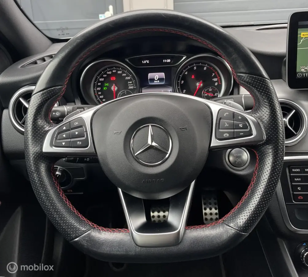 Mercedes-Benz GLA-Klasse 180 AMG Line Pano Camera