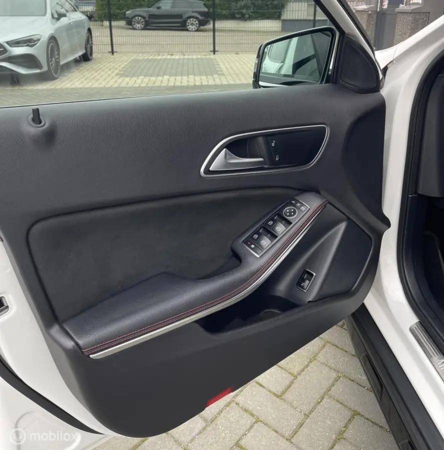Mercedes-Benz GLA-Klasse 180 AMG Line Pano Camera