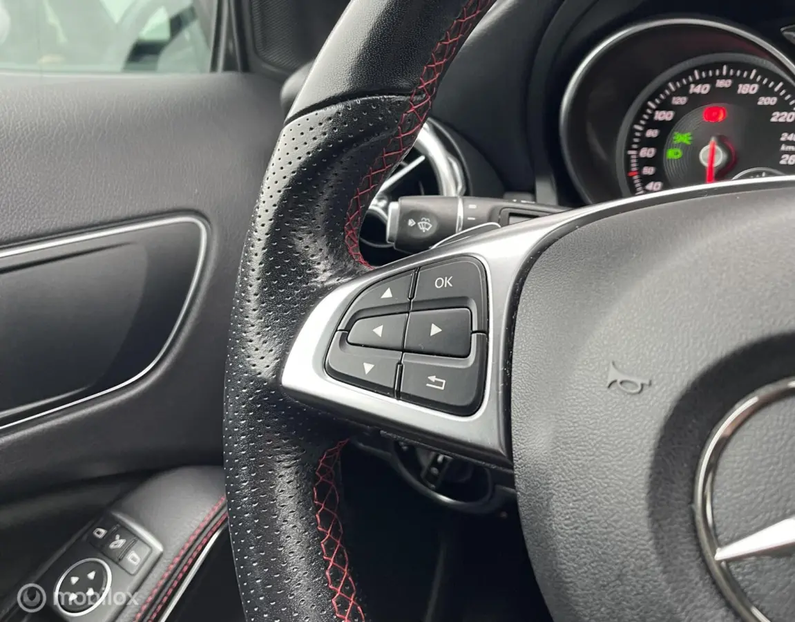 Mercedes-Benz GLA-Klasse 180 AMG Line Pano Camera