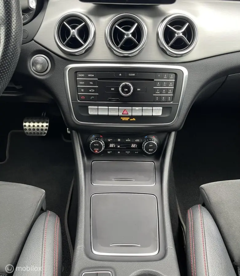 Mercedes-Benz GLA-Klasse 180 AMG Line Pano Camera