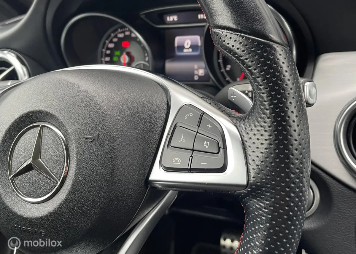 Mercedes-Benz GLA-Klasse 180 AMG Line Pano Camera