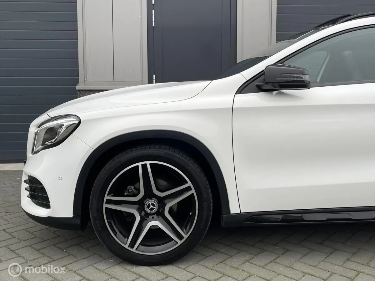 Mercedes-Benz GLA-Klasse 180 AMG Line Pano Camera
