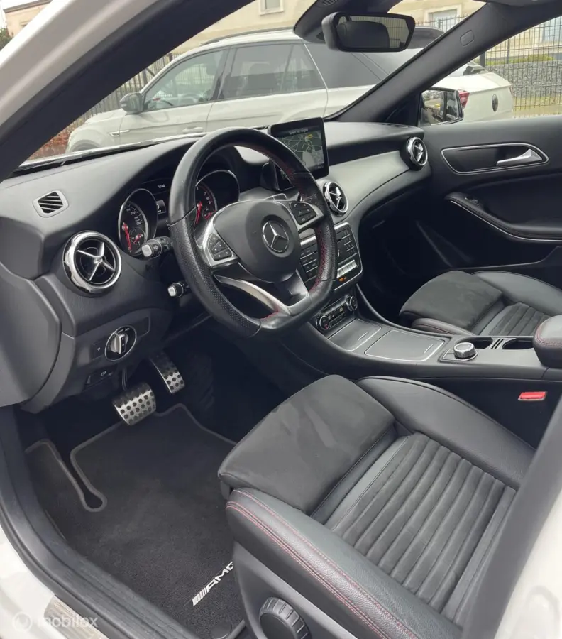 Mercedes-Benz GLA-Klasse 180 AMG Line Pano Camera