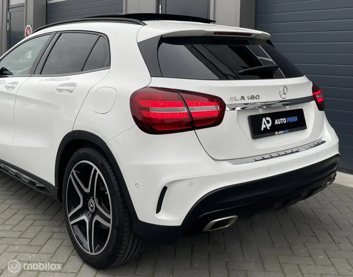 Mercedes-Benz GLA-Klasse 180 AMG Line Pano Camera