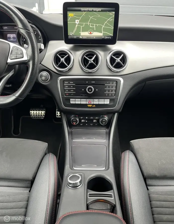 Mercedes-Benz GLA-Klasse 180 AMG Line Pano Camera