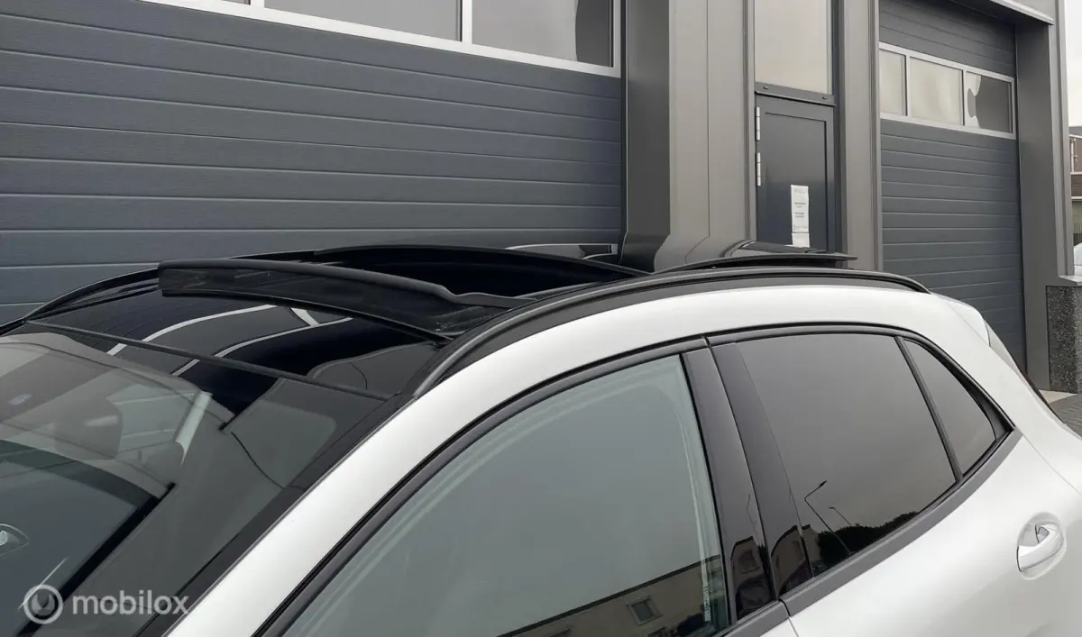 Mercedes-Benz GLA-Klasse 180 AMG Line Pano Camera