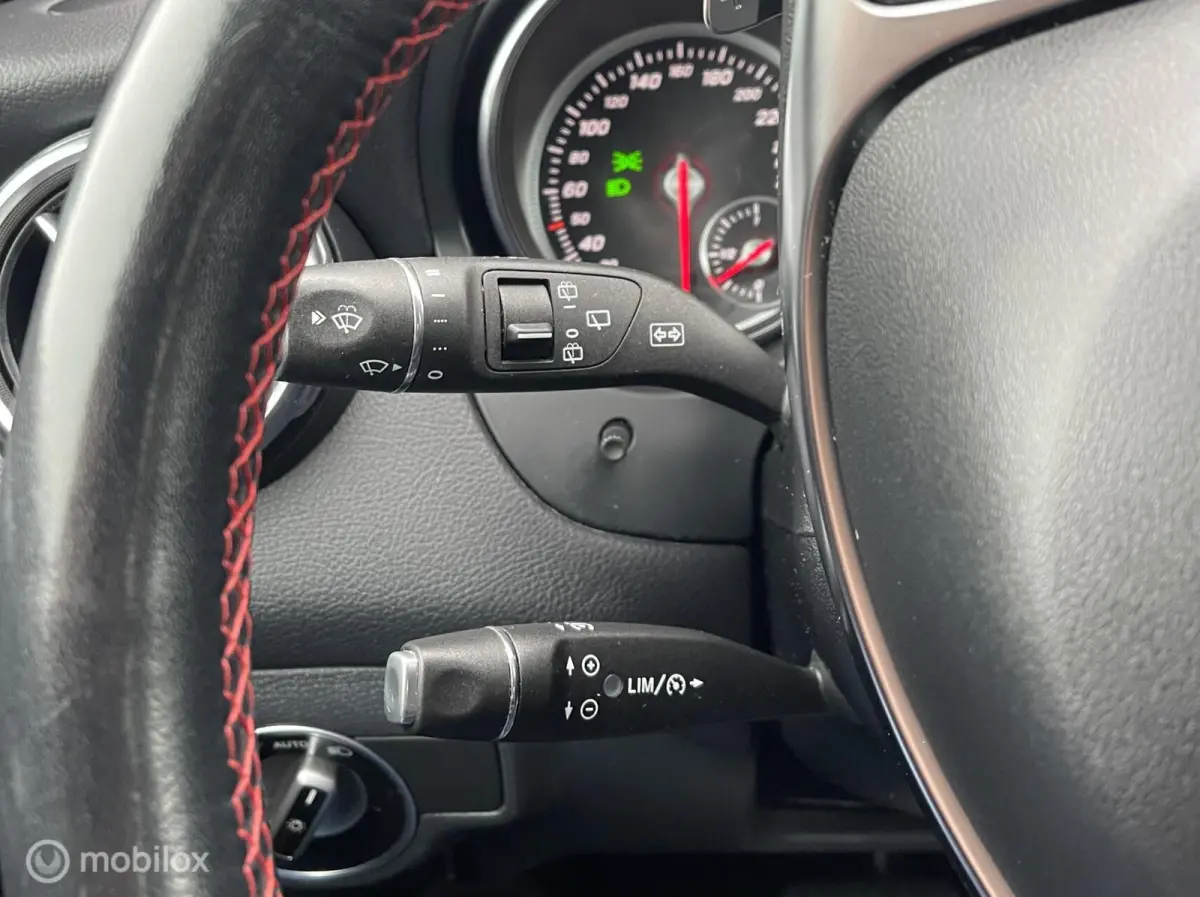 Mercedes-Benz GLA-Klasse 180 AMG Line Pano Camera