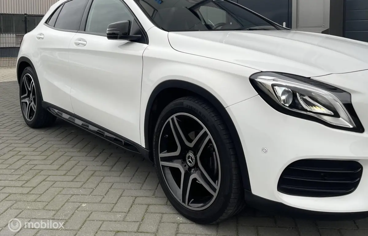 Mercedes-Benz GLA-Klasse 180 AMG Line Pano Camera