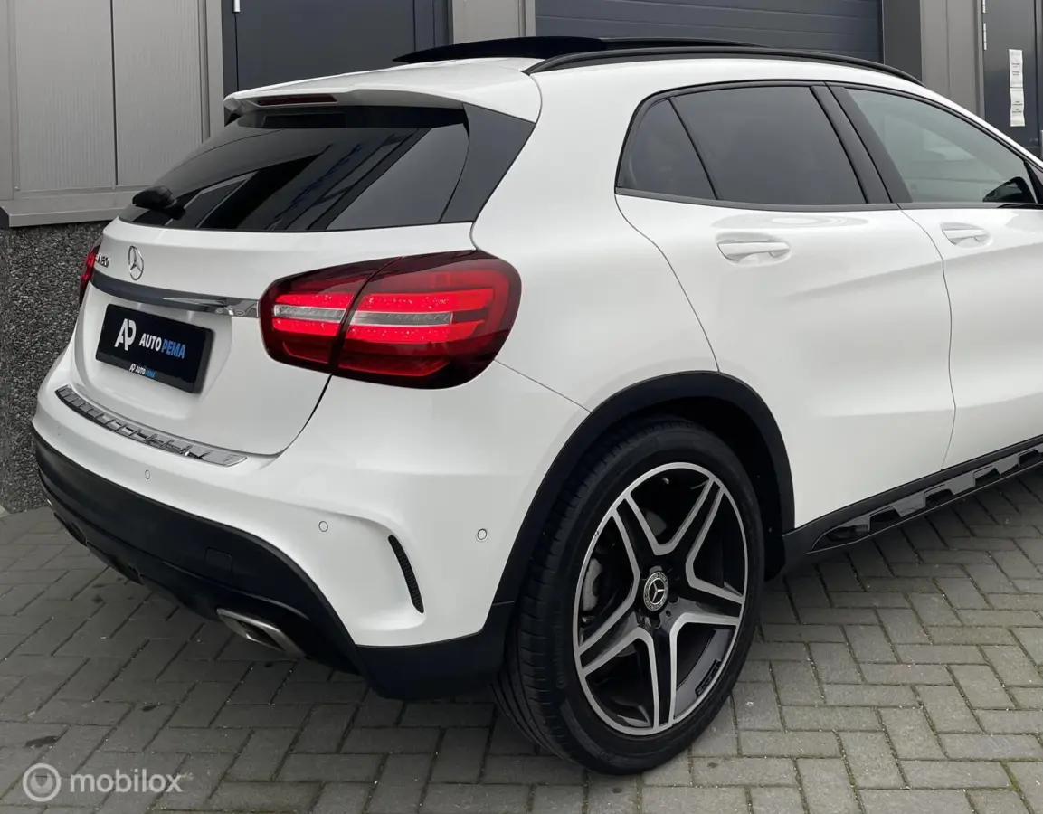 Mercedes-Benz GLA-Klasse 180 AMG Line Pano Camera