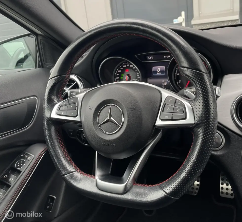 Mercedes-Benz GLA-Klasse 180 AMG Line Pano Camera