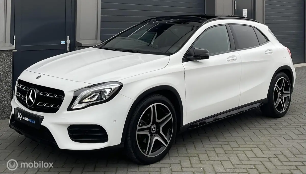 Mercedes-Benz GLA-Klasse 180 AMG Line Pano Camera