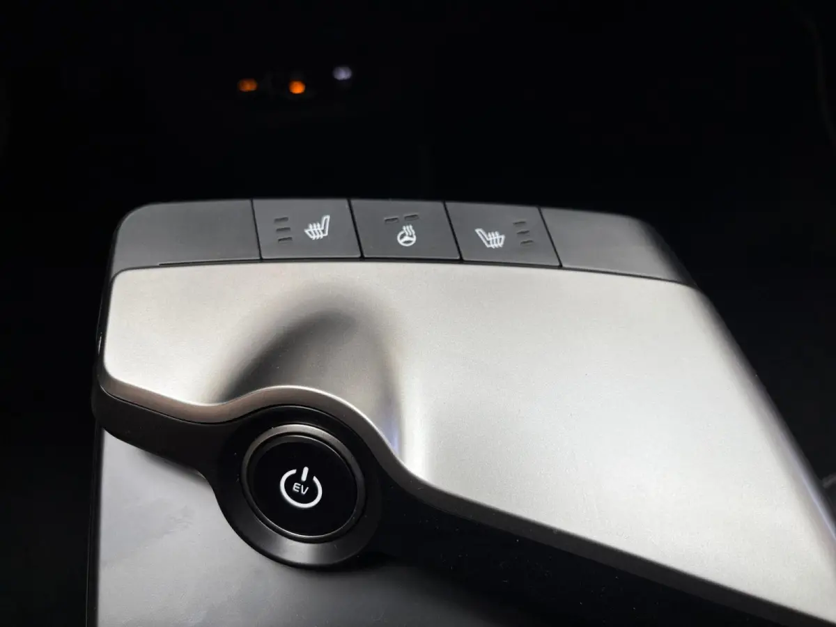 Light Edition 63 kWh Navigatie | Stoel + stuurverwarming | Achteruitrijcamera | Climate control |